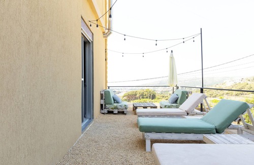 Batroun Apartment | Dar Al Khattar. 4-bedroom apartment in Batroun with AC, WiFi. Enjoy your stay