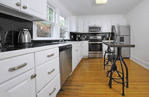 Darien House | Darien, Cozy 3 bd home, fireplace, close to train