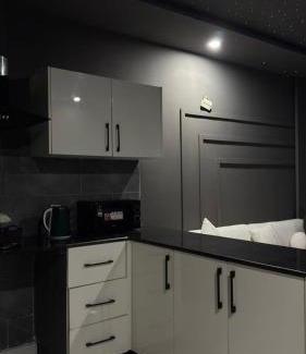 Lahore Apartment | Dark and Cozy 1BHK Sleep under the Stars Indoors
