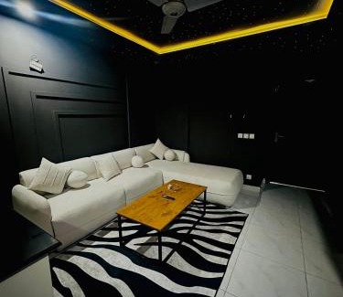 Lahore Apartment | Dark and Cozy 1BHK Sleep under the Stars Indoors