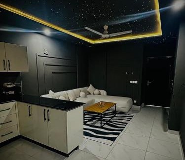 Lahore Apartment | Dark and Cozy 1BHK Sleep under the Stars Indoors