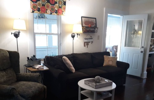 Sunbury House | Darling 1901 Village Of Sunbury Charmer, A Great Back Yard And