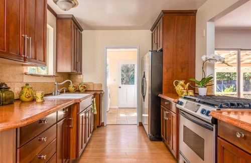 Oak Park House | Darling and Quiet Uptown, w/Garage, Pet Friendly, Walkable, Gated Yard