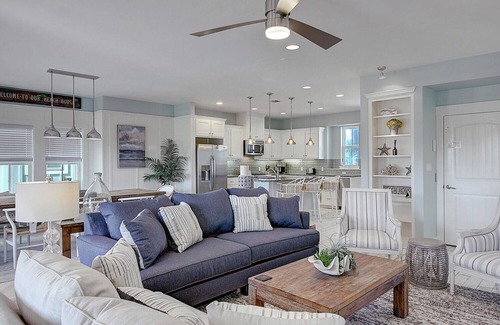 Cinnamon Shore House | Darling Beach Home on Fishing Lake w/Access to Cinnamon Shore Amenities!