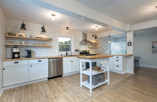 Miller Beach House | Darling Cottage steps from shores of Miller Beach