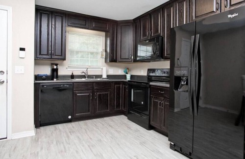 Old East Hill House | Darling Downtown Delight-5 Mins from Bay Center!