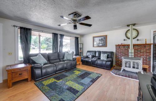 Darrington House | Darrington Rental with Private Yard and Mountain Views