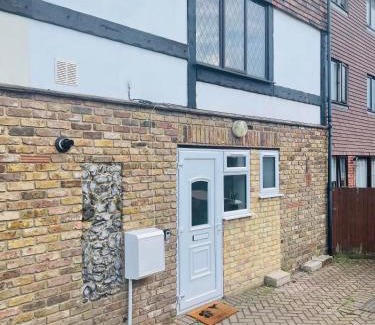 Wilmington Apartment | Dartford Delight Holiday Cottage