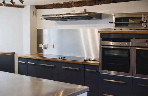 Bridford House | Dartmoor country house, ensuite ,dog friendly, pétanque pitch, field and stream