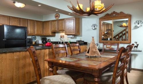 Jackson Hole Apartment | Darwin E