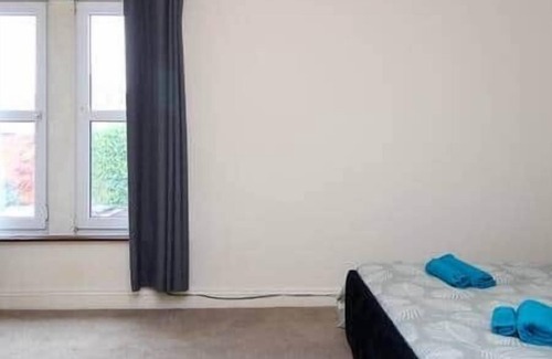 Shirley House | Darwin road guest house room 3