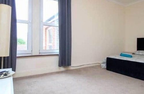 Shirley House | Darwin road guest house room 3