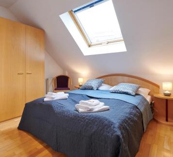 Lutzmannsburg House | DAS BURGENNEST, Bademantelgang zur Therme Lutzmannsburg, Garten, Parkplatz