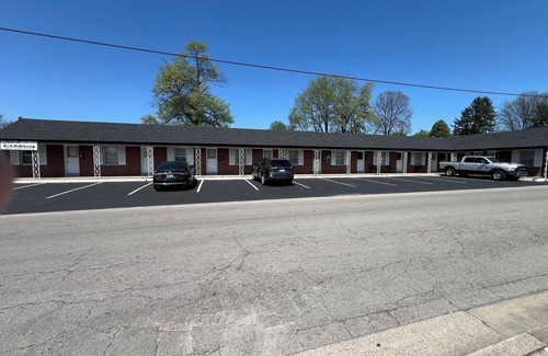 Bardstown Apartment | David Beam Room-Easy walk to downtown & 10 mins to Distilleries-NO Cleaning Fee!