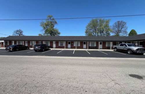 Bardstown Apartment | David Beam Room-Easy walk to downtown & 10 mins to Distilleries-NO Cleaning Fee!