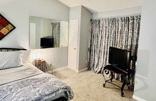 Charlotte House | "David's Place ". A spacious and relaxing 3bedrooms, 3beds, 2baths Townhome