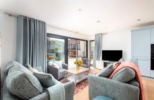 Holworth House | Dawn Lighthouse SV10 Silverlake Dorset