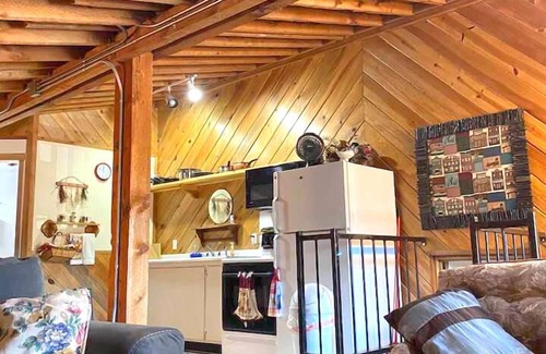 Chemult Hotel | Dawson House Lodge