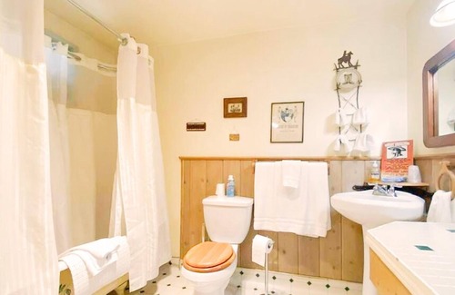 Chemult Hotel | Dawson House Lodge