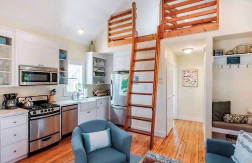 Logsden House | Day Dreamer - Memories Made at Cozy Beach Cabin with Hot Tub