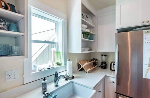 Logsden House | Day Dreamer - Memories Made at Cozy Beach Cabin with Hot Tub