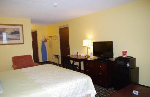 Danville Hotel | Days Hotel by Wyndham Danville Conference Center