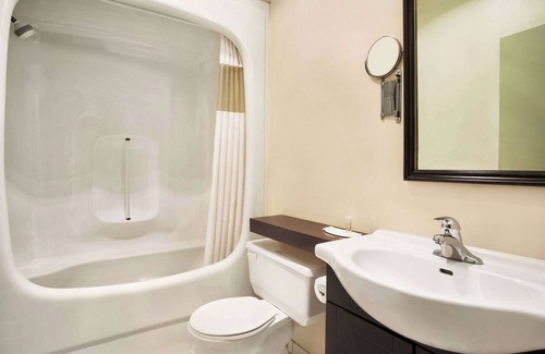 Sainte-Helene-de-Bagot Hotel | Days Inn by Wyndham Ste. Helene-de-Bagot