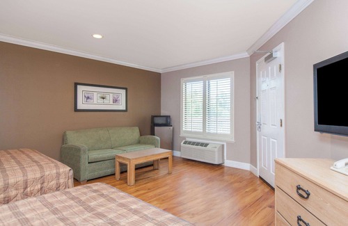 Paradise Valley Hotel | Days Inn by Wyndham San Francisco S/Oyster Point Airport