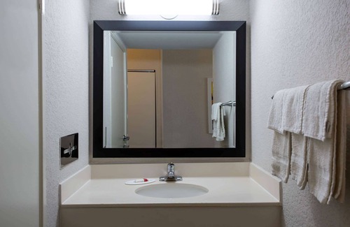 Absecon Hotel | Days Inn by Wyndham Absecon Atlantic City Area