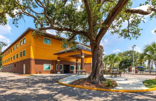 Biloxi Hotel | Days Inn by Wyndham Biloxi Beach