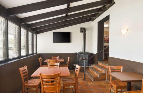 Brantford Hotel | Days Inn by Wyndham Brantford