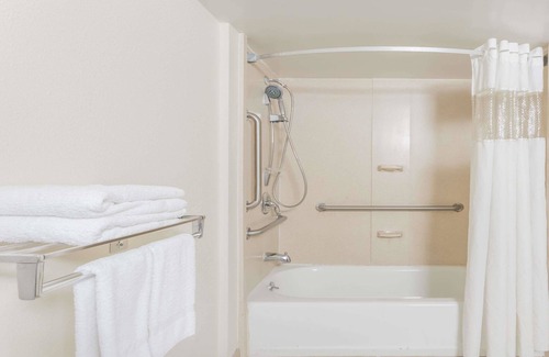 Camp Springs Hotel | Days Inn by Wyndham Camp Springs/Andrews AFB DC Area