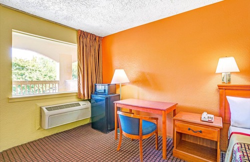 Chesapeake Hotel | Days Inn by Wyndham Chesapeake
