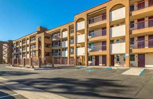 Lincoln Acres Hotel | Days Inn by Wyndham Chula Vista-San Diego