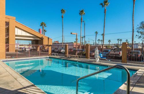Lincoln Acres Hotel | Days Inn by Wyndham Chula Vista-San Diego