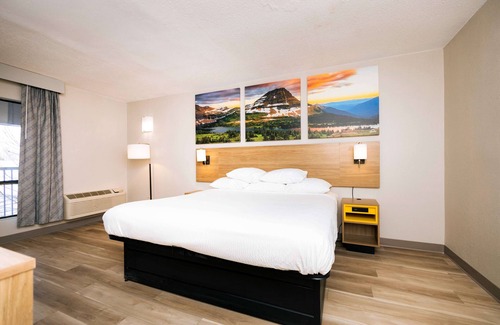 Latonia Hotel | Days Inn by Wyndham Cincinnati East