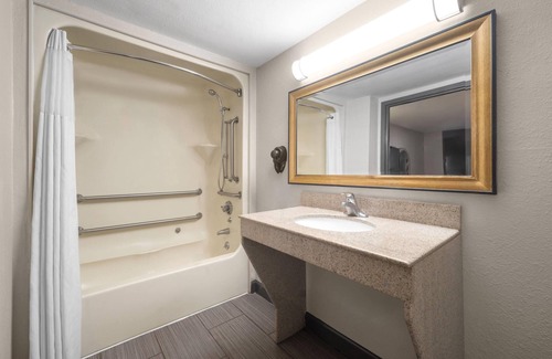 College Park Hotel | Days Inn by Wyndham College Park Airport Best Road