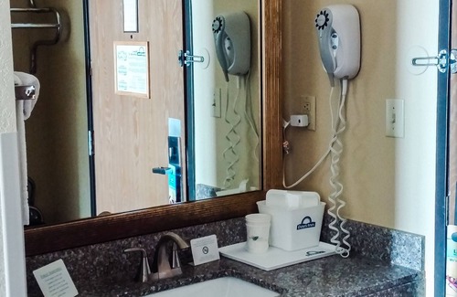 Collinsville Hotel | Days Inn by Wyndham Collinsville/St. Louis