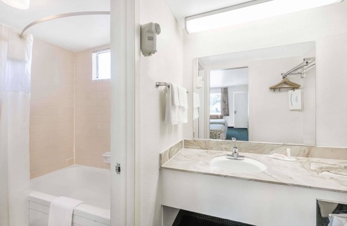 Deming Hotel | Days Inn by Wyndham Deming