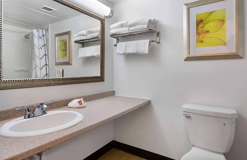 Erie Hotel | Days Inn by Wyndham Erie