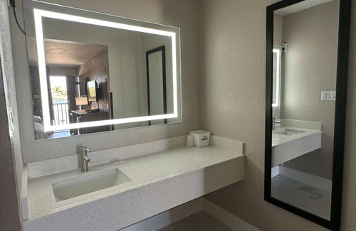 Biggar Hotel | Days Inn by Wyndham Fort Myers