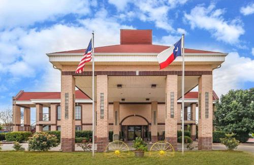 Granbury Hotel | Days Inn by Wyndham Granbury
