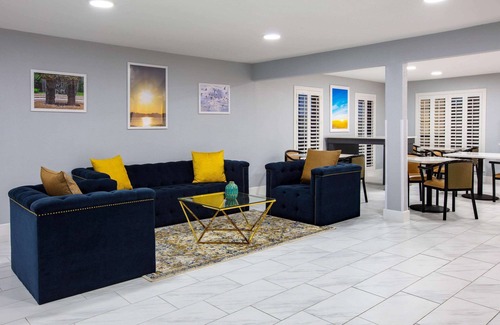 Granbury Hotel | Days Inn by Wyndham Granbury