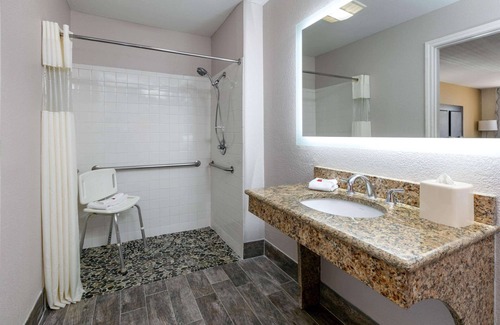 Granbury Hotel | Days Inn by Wyndham Granbury