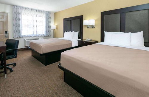 Granbury Hotel | Days Inn by Wyndham Granbury