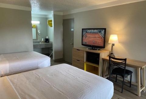 Hillsboro Hotel | Days Inn by Wyndham Hillsboro TX