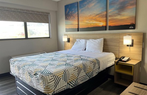 Randolph Hotel | Days Inn by Wyndham Kansas City Northeast