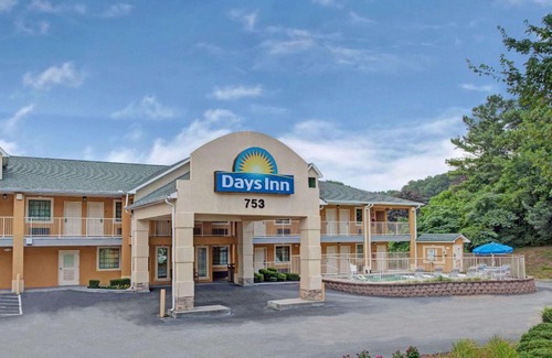 Marietta Hotel | Days Inn by Wyndham Marietta White Water