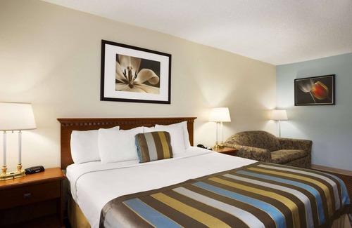 Franklin Hotel | Days Inn by Wyndham Middletown
