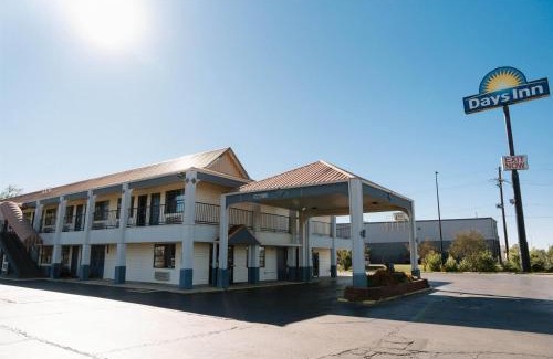 Monroe Hotel | Days Inn by Wyndham Monroe, Louisiana